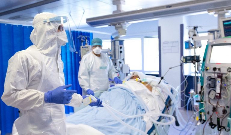 Guardian Article Claims Covid in Hospitals Has “Largely Become a Disease of the Unvaccinated” – Yet Data Shows 71% of Adults Hospitalised with Covid Are Vaccinated