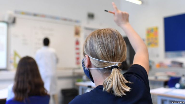 Secondary School Pupils Must Continue to Wear Face Masks in Lessons After Easter