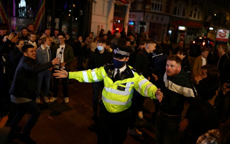 Police Unable to Deal With Crowds Due to Outdoor Hospitality Rules