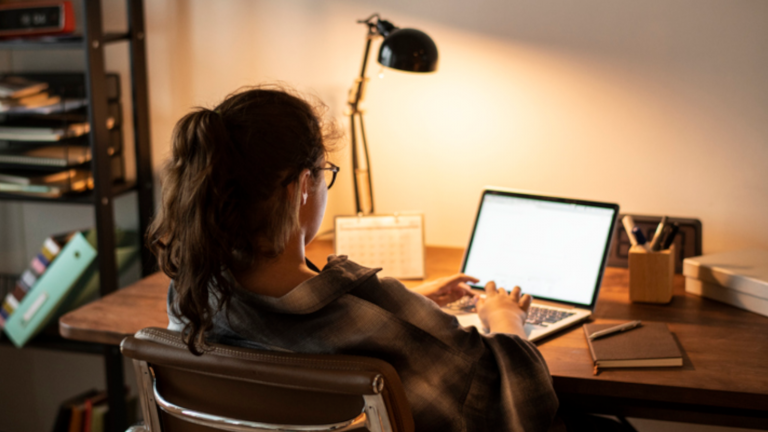 University Students Increasingly Frustrated by Having to Pay Full Fees in Spite of No Face-to-Face Tuition For Best Part of a Year