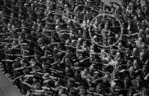 640px-August-Landmesser-Almanya-1936 (1).jpg