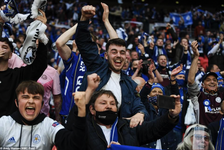U.K.’s Biggest Crowd in More Than a Year Celebrates Football’s Return