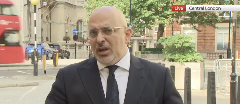 People Still “Expected” to Wear Face Masks After July 19th, Says Vaccines Minister