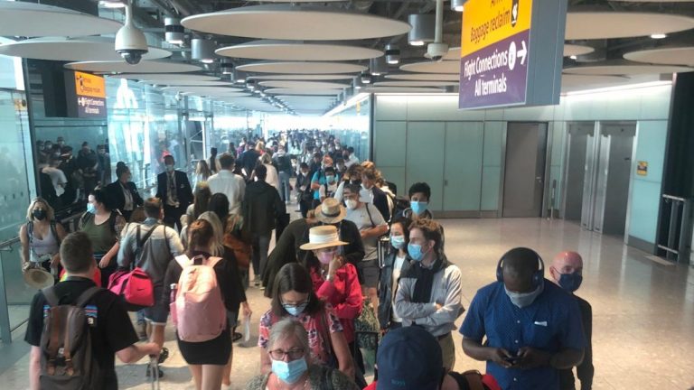 Queues at Heathrow Are a Quarter Mile Long Thanks to ‘Pingdemic’