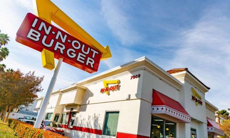 Californian Burger Restaurant Shut Down For Refusing to Enforce Vaccine Passports