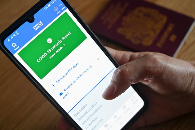Welsh Senedd Passes Vaccine Passports Plans as Zoom Error Prevents Tory MS from Casting Vote