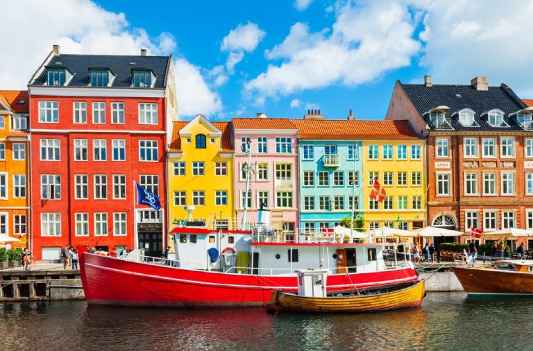 Covid Passports Reduce Trust in the Health Authorities