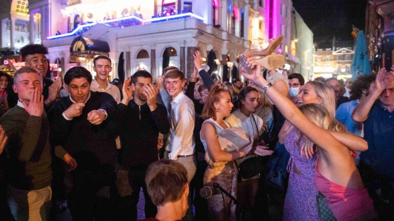 Boris Johnson Tells the Public to Have a “Cautious and Sensible” New Year’s Eve