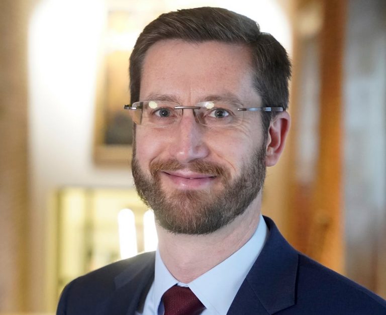 Downing Street Christmas Party Investigator Accused of Breaking Lockdown Rules