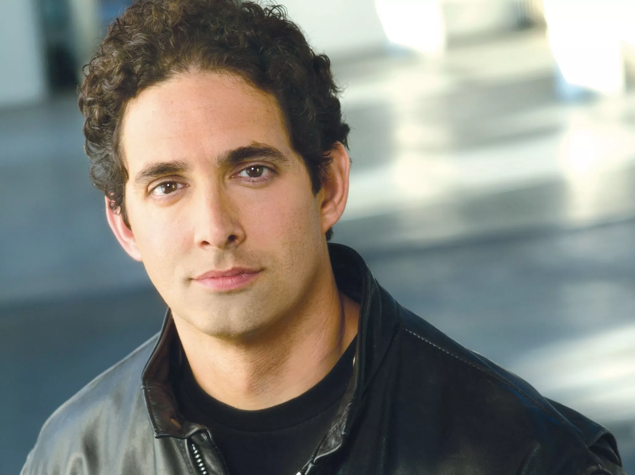 Alex Berenson is a former journalist who turned to fiction in 2006 with The Faithful Spy, the first John Wells book.