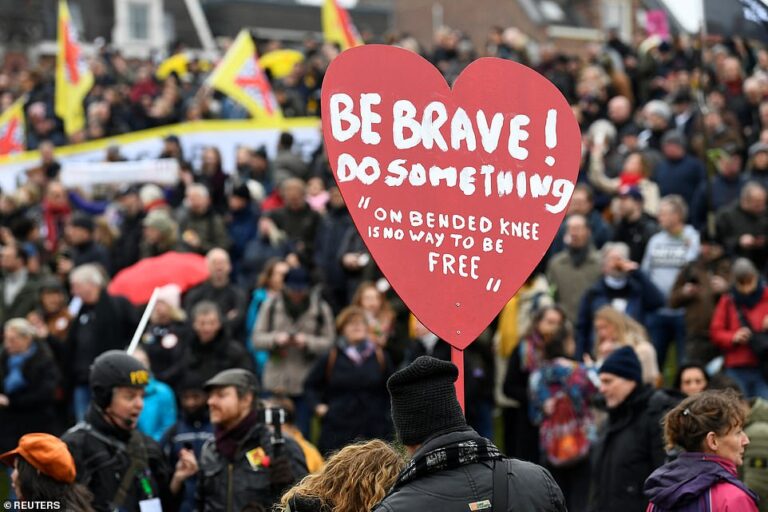 Thousands Take to Streets of Amsterdam to Protest Against Lockdowns and Vaccine Passports