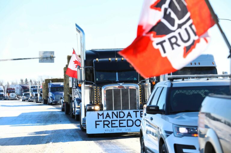 Truckers in Canada Form ‘World’s Longest’ Truck Convoy – Estimated 70km Long – in Protest at Vaccine Mandates