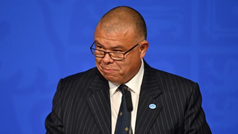 Van-Tam Quits