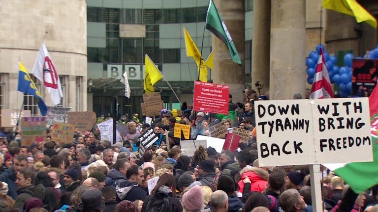 Royal College of GPs Calls For Cancellation of NHS Vaccine Mandate as Thousands March in Protest