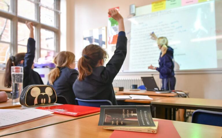 Ignore Government Guidance and Tighten Covid Rules at School, Teaching Unions Tell Members