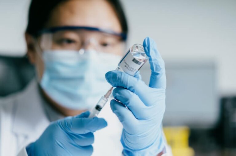 Doctors Warn Sacking the Unvaccinated Will Make NHS Staffing Crisis Worse