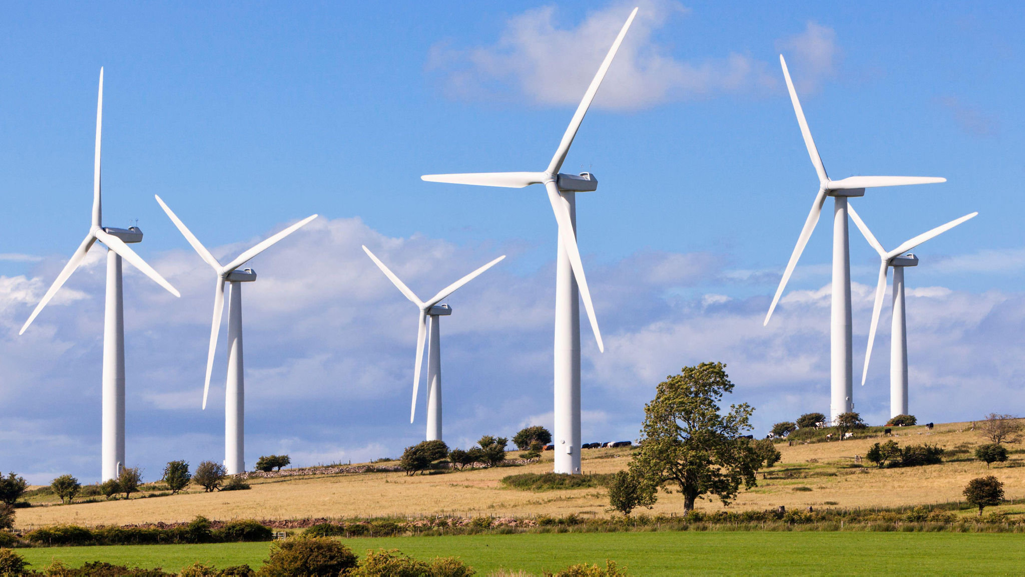 2B1XXT2 Wind farm in rural England, UK