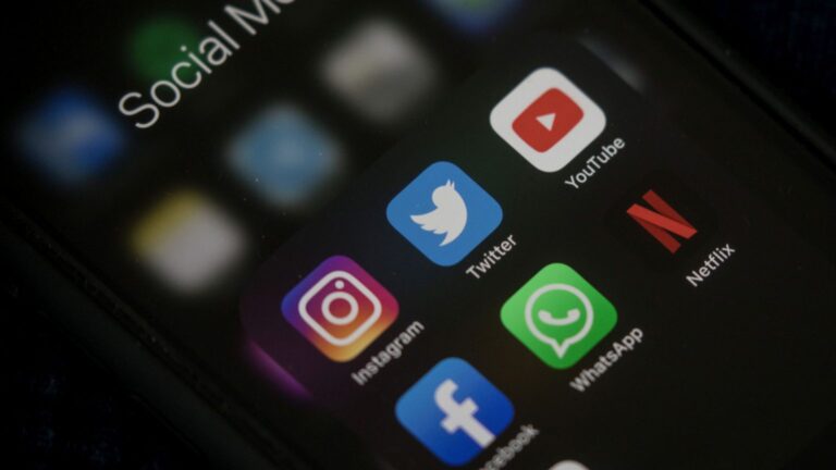 How Social Media Dissolves Society