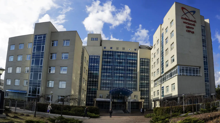 Ukrainian Refugees Go Back to Ukraine for Medical Treatment to Avoid NHS