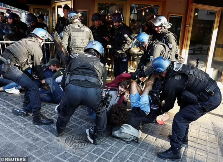The French Show Us How to Deal With Eco-Loon Protesters Blocking Roads