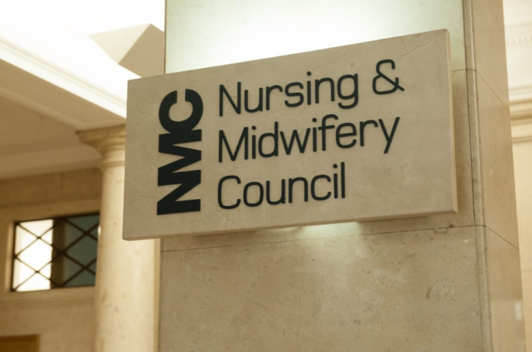 Nurses Are Free to Criticise Lockdowns and Vaccines, Regulator Confirms