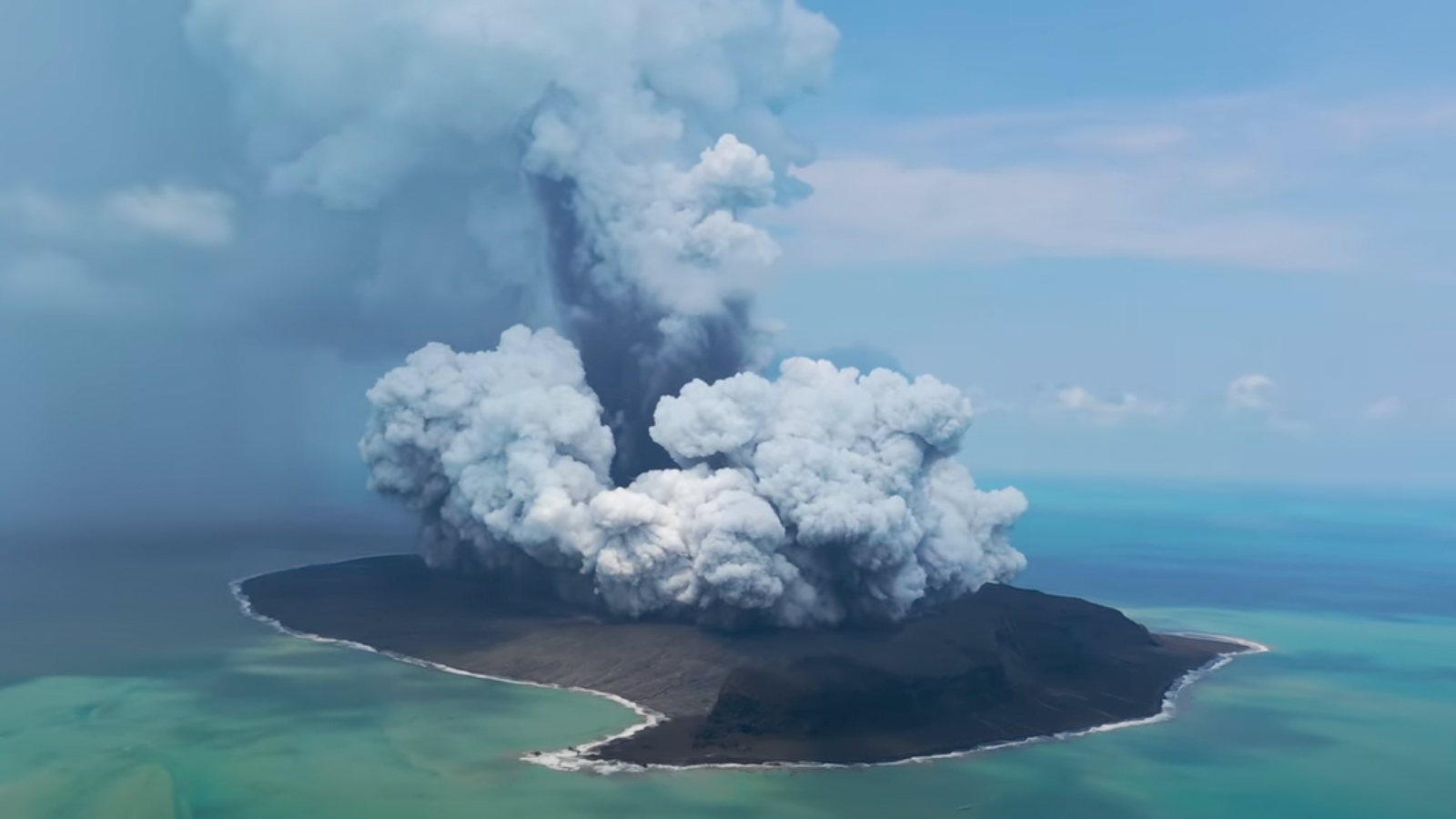 A Tonga kitrsbl szrmaz hatalmas vz- s felhtmeg magyarzatot adhat a kzelmlt szokatlan idjrsi mintzatra