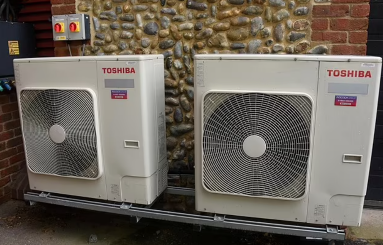School Told to Remove Heat Pumps That Are So Loud Neighbours Are “Unable to Open Windows”