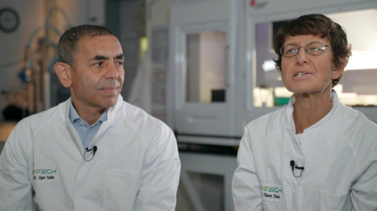 BioNTech-Pfizer Vaccine Creator Obviously Suffers From Bell’s Palsy – But No One Talks About It