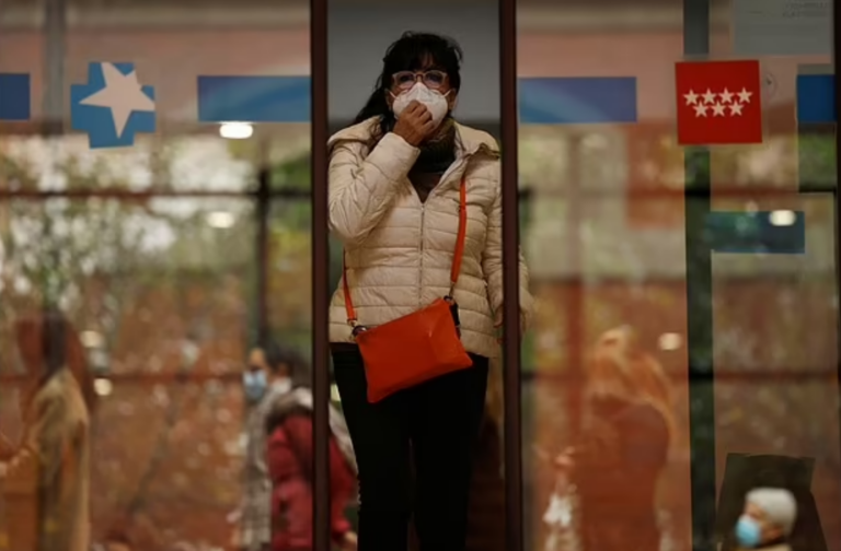 Spanish Government Reimposes Mask Rules Across Country