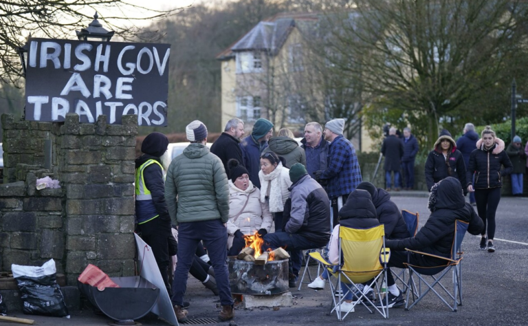 Irish Government Sends in Riot Police to Tipperary as Locals Protest Closure of Last Hotel to Accommodate Asylum Seekers