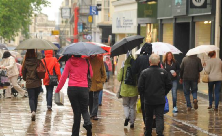 The Met Office is Gaslighting Us With its Claim that Our Damp and Chilly May Was “Warmest on Record”