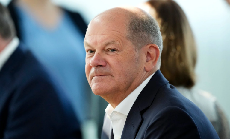 Scholz’s Government “Basically Finished” as Pressure Mounts for Snap Election