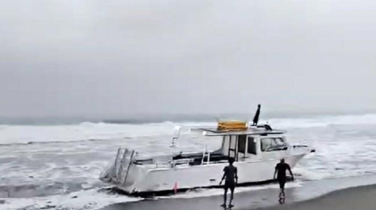 Australia Turns Back Two Boatloads of Illegal Immigrants