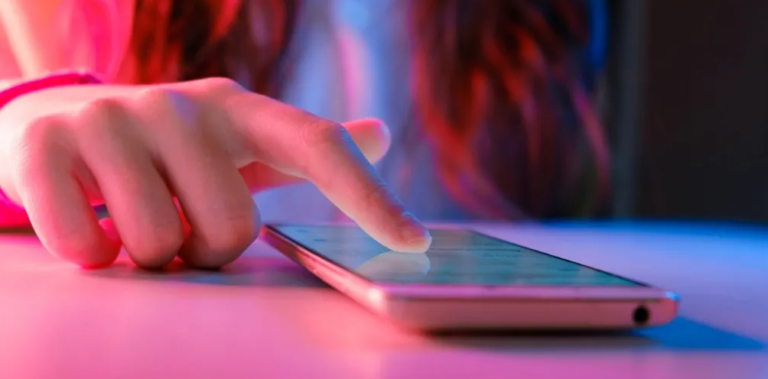 Australian Government to Ban Social Media for Children and Teenagers