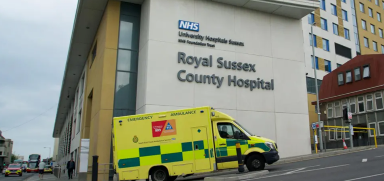 Surgeon Operated With Penknife He Uses to Cut Up Lunch