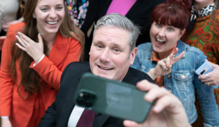 Starmer Poised to Ban Under-16s From Social Media