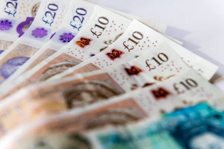 Benefit Cheats Fleece Taxpayers Out of £25 Million a Week