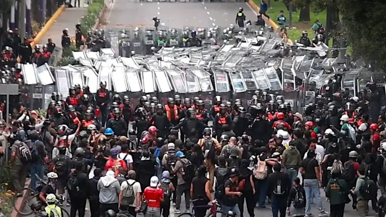 Far-Left Protesters Threaten England Fans in Mexico City Over British ‘Colonialism’