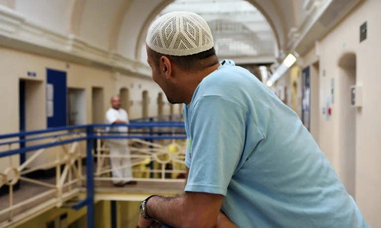 Ministers Urged to Investigate Muslim Gangs Forcing White Prisoners to Convert to Islam